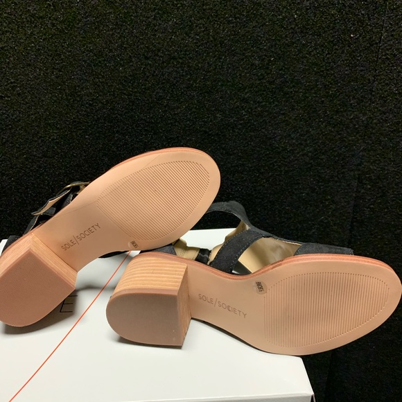 Tonni Buckle Shield Sandal
SOLE SOCIETY - Picture 12 of 16